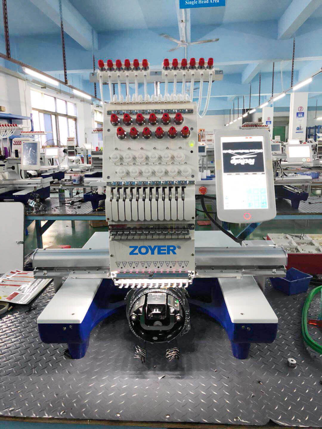 Máquina de bordar de 12 agujas de cabezal único ZY-EM1201